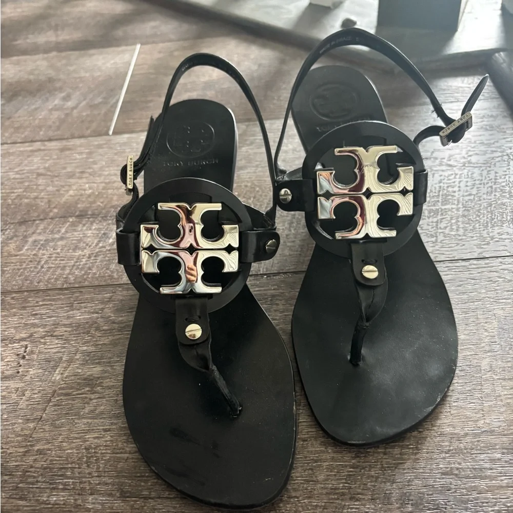 Black Tory kitten heels - Picture 2 of 2
